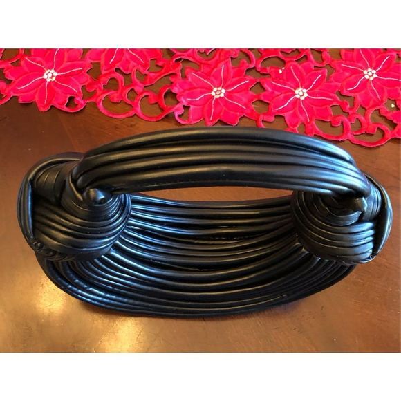 LICORICE BAG - NWT Adorable & Unusual PU Vegan Satchel/Crossbody. LOVE THIS ♥️ - Picture 11 of 16